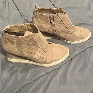 A New Day Women's Taupe Sneakers
